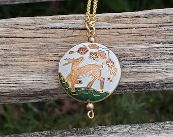 Collana vintage con cervo. Ciondolo in cloisonné. Regalo per la mamma, anniversario, Natale, compleanno, festa della mamma.
