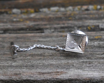 Épingle De Cravate Monogrammée - Lettre "L" En Ton Argenté (Tie Tack) - Occasion En Très Bon état, Avec Boîte