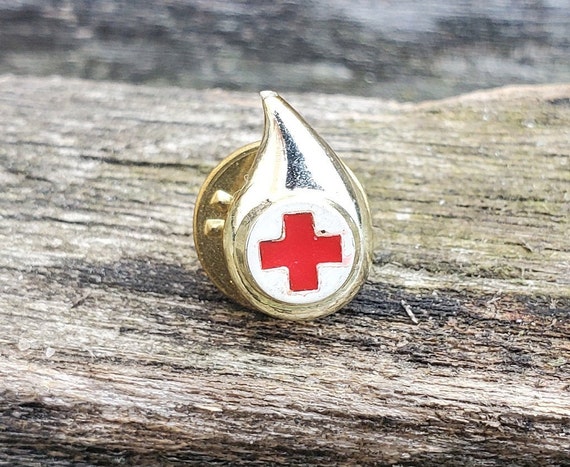 ヴィンテージの献血ピン。ユニークなコレクターズアイテム