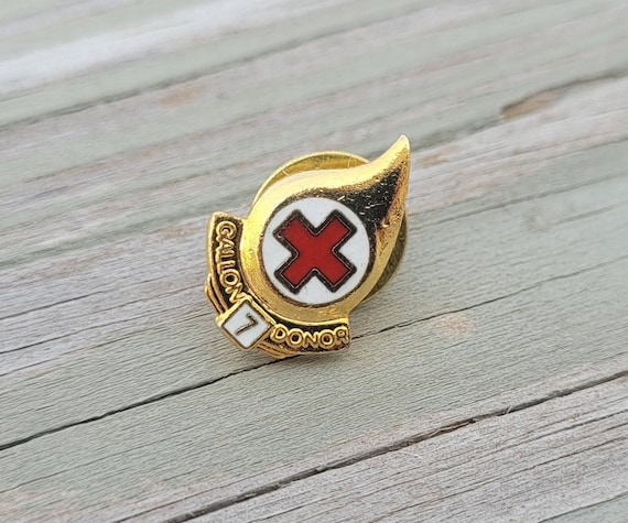 Vintage Blood Donor Pin. 7 Gallon. Unique Collectable.