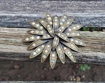 Vintage Flower Brooch. Gifts For Mom, Gifts For Her. Anniversary Gifts. Flower Pin