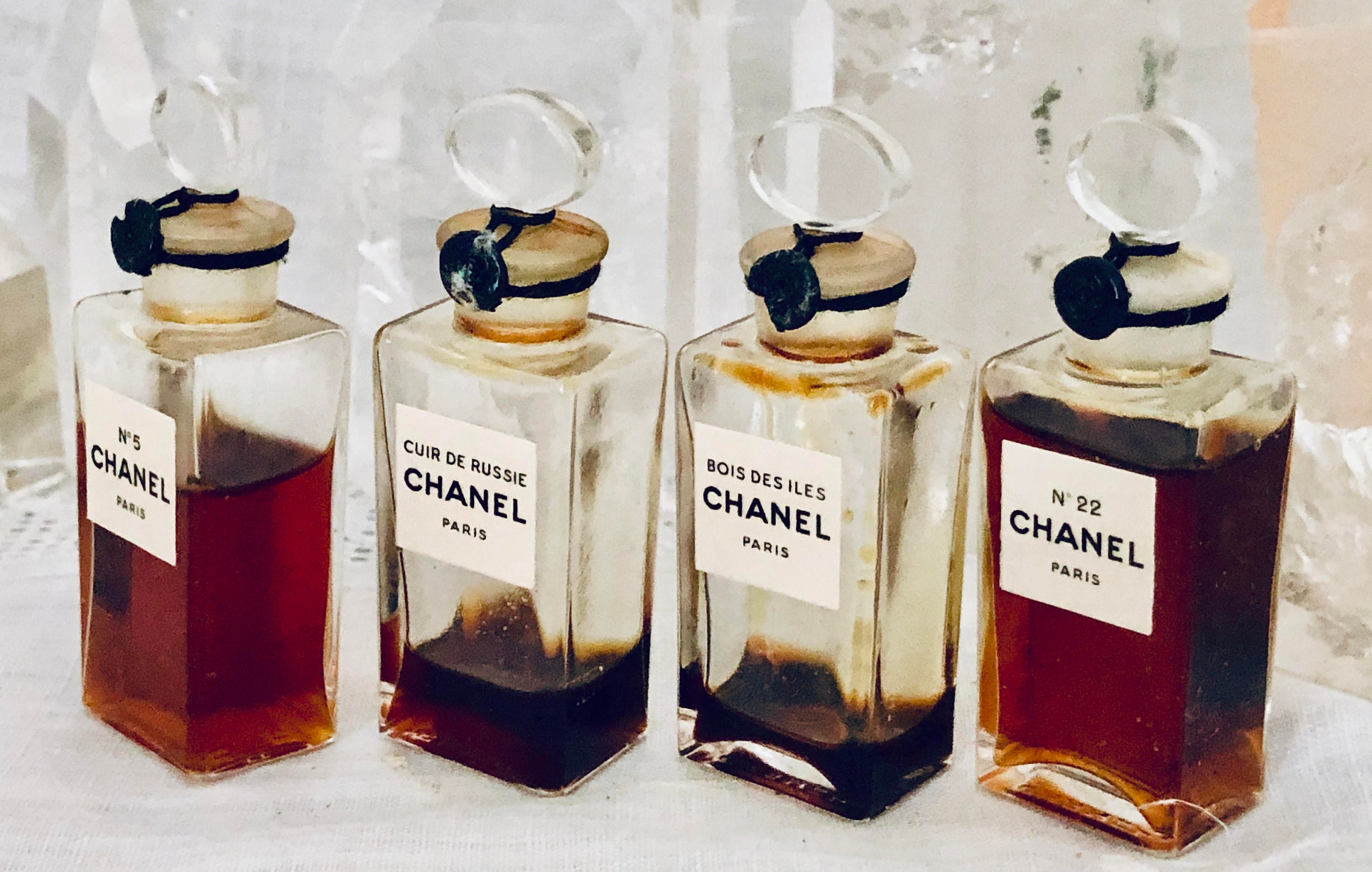 Vintage Chanel Box Set Mini Perfume Bottles No.5 22 Cuir De Russie Bois Des  Iles