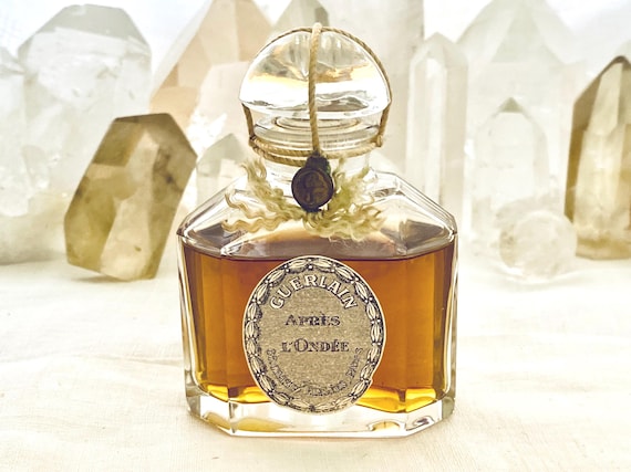 Guerlain, Après L'Ondée, Apres L'Ondee, 'After the Rain', 30 ml. of 1 oz. Flacon, Parfum Extrait, Flacon Quadrilobe, 1906, 1965, Paris, Fra