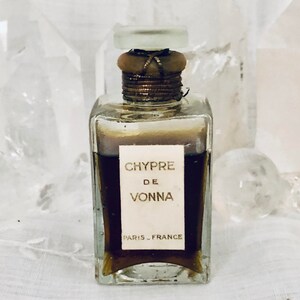 Vonna, Chypre, 'Cyprus', 30 ml. or 1 oz. Flacon, Parfum Extrait, 1936, Paris, France ..