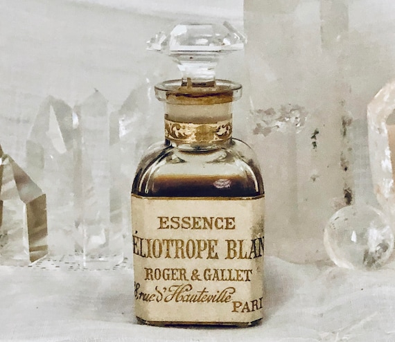 Roger & Gallet, Heliotrope Blanc, 'White Heliotrope', 40 ml. or 1.4 oz. Flacon, Parfum Extrait, 1925, Paris, France ..