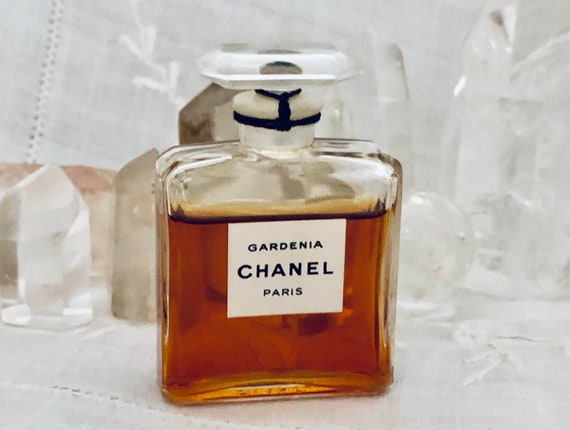 CHANEL Gardenia Les Exclusifs Eau de Parfum Unboxing - Gardenia