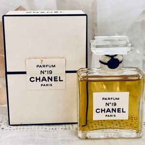 Chanel, No. 19, 15 ml. or 0.5 oz. Flacon, Parfum Extrait, 1970, Paris, France .. image 3