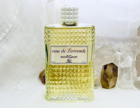 Roger & Gallet, Eau de Lavande, 200 ml. or 6.76 oz. Flacon, Eau de Toilette, 1806, 1965, Paris, France ..