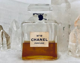 SAMPLE .. Chanel No. 19 DECANTED SAMPLE From Flacon Parfum 