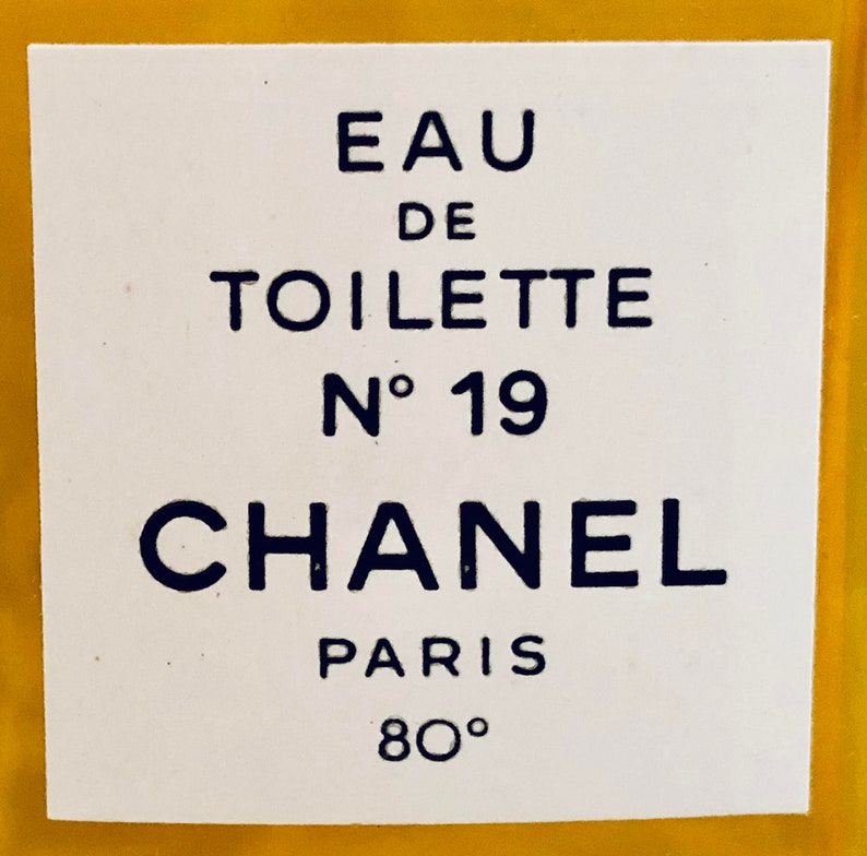 Chanel, No. 19, 118 ml. or 4oz. Flacon, Eau de Toilette, 1970, Paris, France .. image 7
