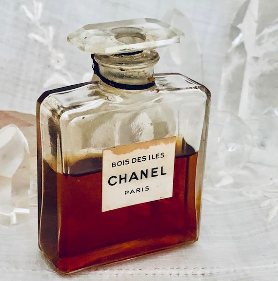 Chanel Perfume Bottles: Bois des Iles c1926