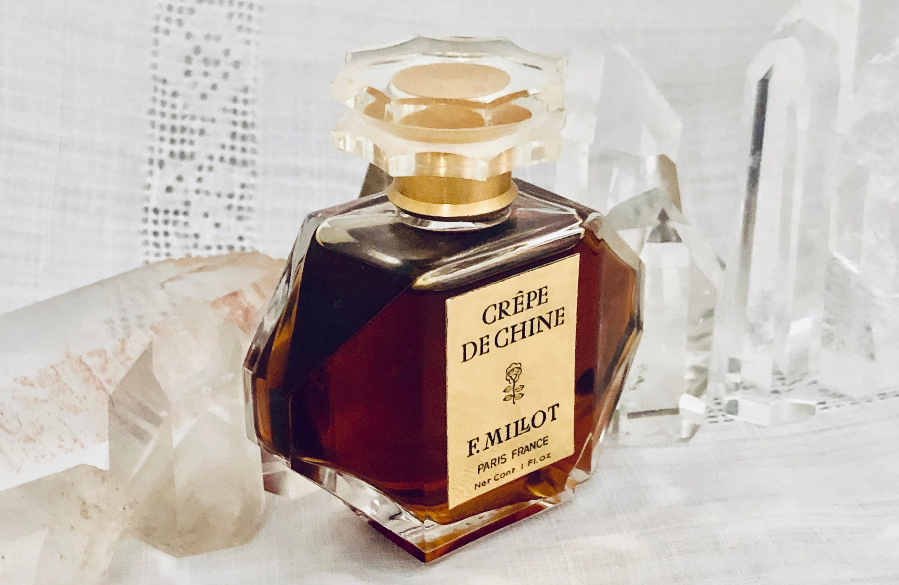 廉くん。専用　F. MILLOT CRÊPE DE CHINE 1oz 30ml F. Millot, Crêpe de Chine, 'Chinese Silk', 30 ml. or 1 oz. Flacon