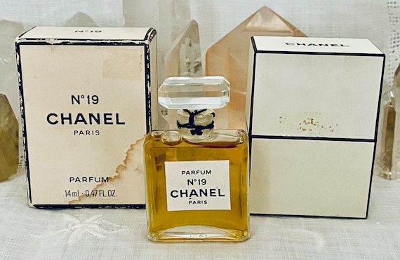 【VINTAGE CHANEL】CHANEL N°19 パルファム 14ml Chanel, No. 19, 14 Ml. or 0.5 Oz. Flacon, Parfum Extrait, 1970
