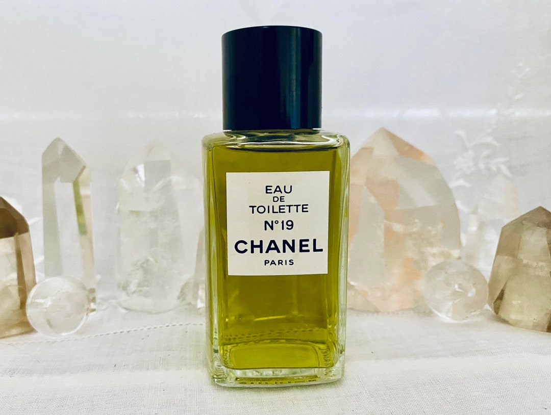 Chanel No. 19 118 Ml. or 4oz. Flacon Eau De Toilette 1970 
