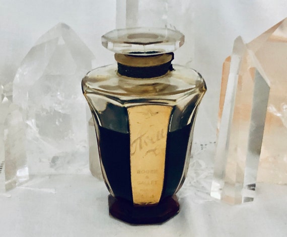 Roger & Gallet, Aveu, 'Confession', 40 ml. or 1.4 oz. Flacon, Parfum Extrait, 1946, Paris, France ..