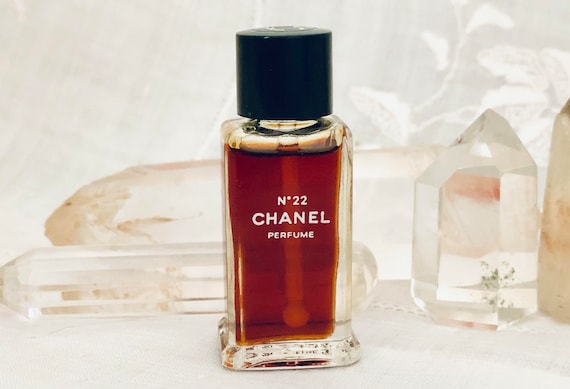 CHANEL Eau de Toilette Spray N°22 50ML N°22 LES EXCLUSIFS DE CHANEL – Eau de Parfum (EDP) - 6.8 FL