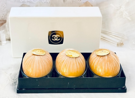 Chanel, No. 5, Coffret Set, 3 x 3.25 oz. Savons de Bain, 1921, 2000, Paris, France ..