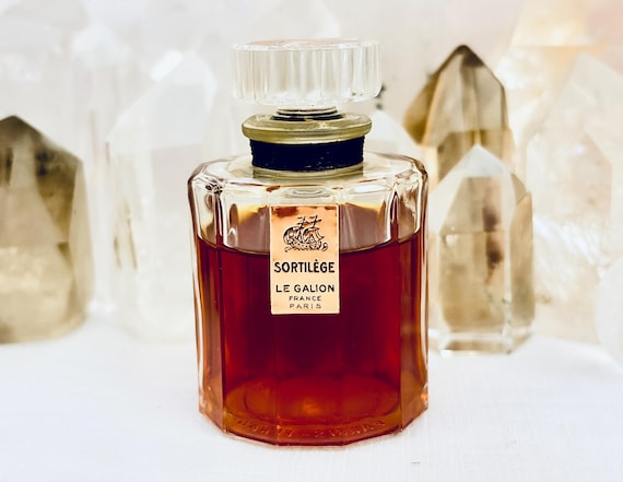 Le Galion, Sortilège, Sortilege, 'Spell', 30 ml. or 1 oz. Flacon, Parfum Extrait, 1937, Paris, France ..