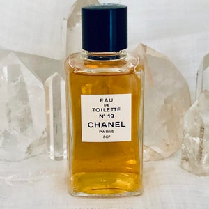 Chanel, No. 19, 118 ml. or 4oz. Flacon, Eau de Toilette, 1970, Paris, France .. image 6