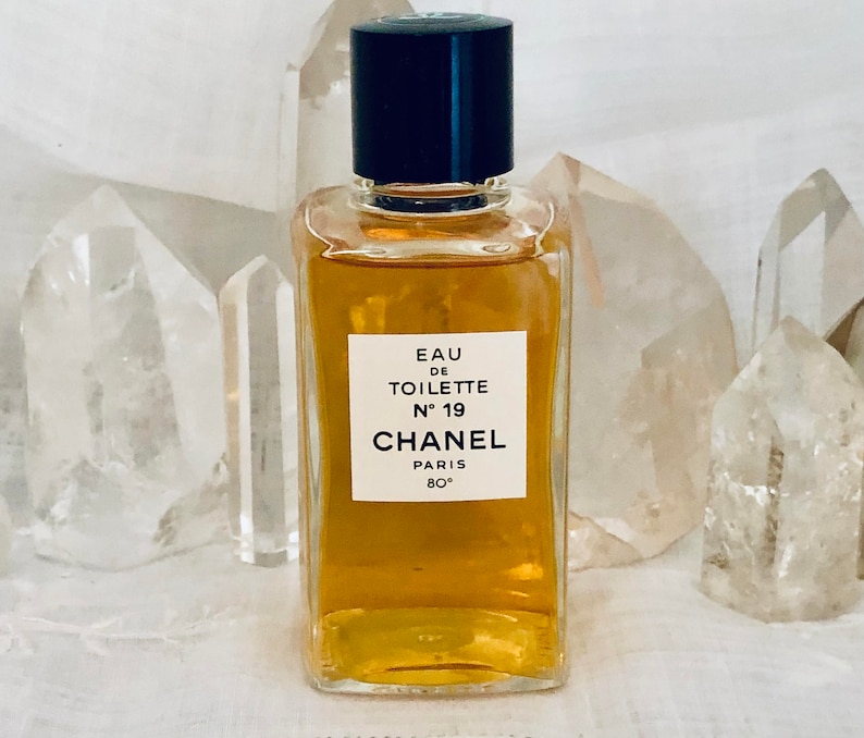 Chanel, No. 19, 118 ml. or 4oz. Flacon, Eau de Toilette, 1970, Paris, France .. image 6