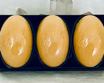 Chanel, No. 5, Coffret Set, 3 x 3.25 oz. Savons de Bain, 1921, 2000, Paris, France ..