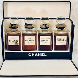 Chanel Coffret Set Cuir De Russie No. 22 Bois Des Iles -  Hong