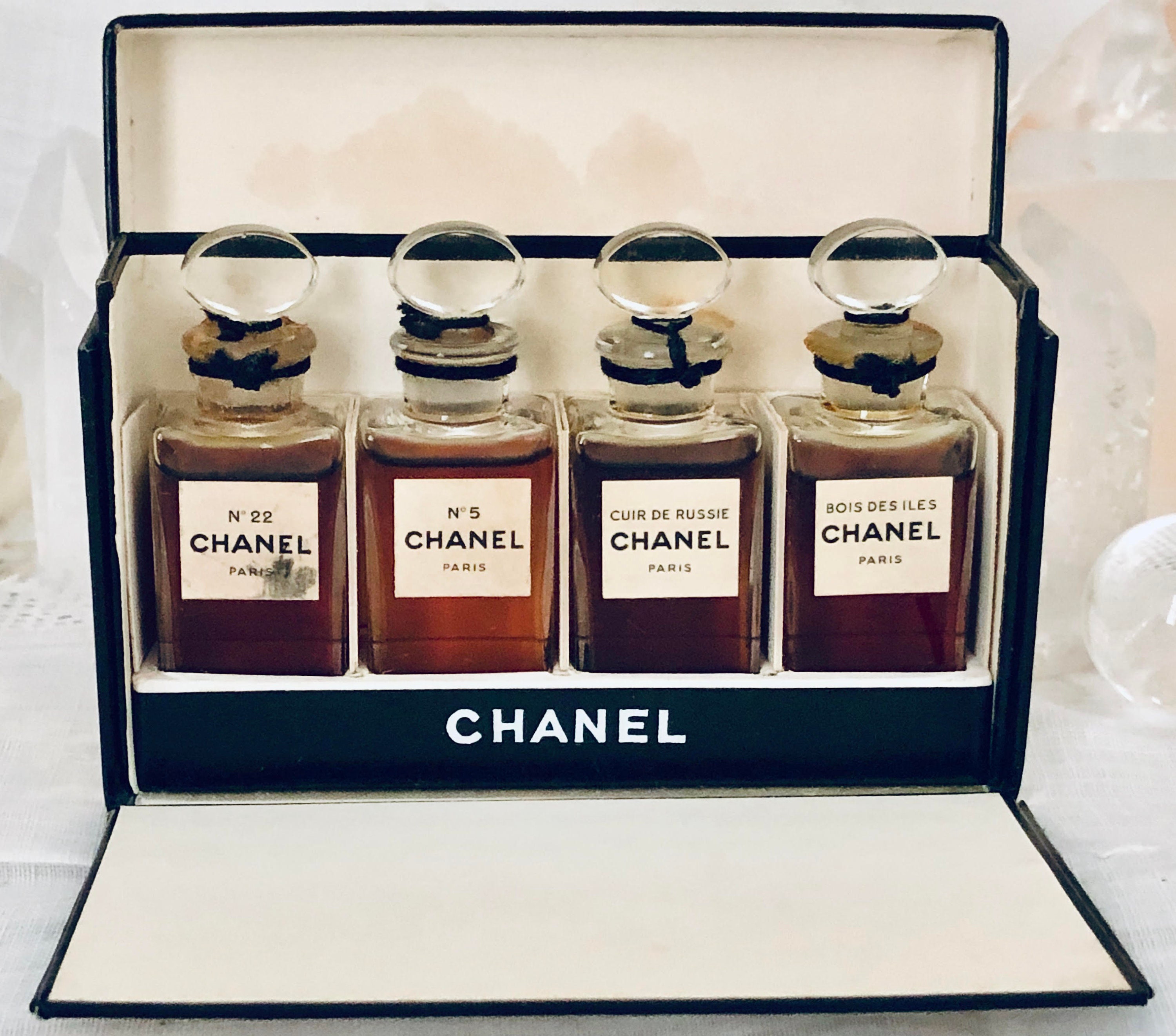 Chanel Coffret Set Cuir De Russie No. 22 Bois Des Iles -  Israel