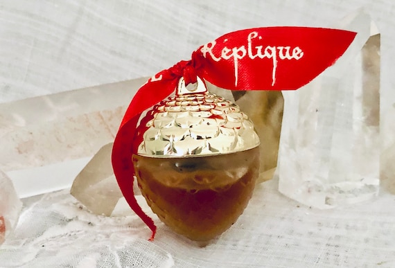 Raphaël, Raphael, Réplique, 'Replica', 7.5 ml., 0.25 oz. Flacon, Parfum Extrait, "Pomme de Pin", 'Pine Cone', Lalique, 1936, Paris, France