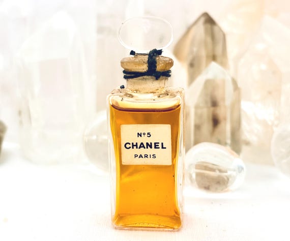 Chanel, No. 5, 7.5 ml. or 0.25 oz Flacon, Parfum Extrait, 1921, 1950, Paris, France ..