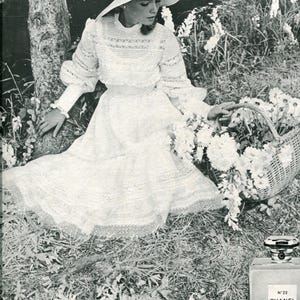 Chanel, No. 22, 240 ml. or 85 oz. Flacon, Eau de Toilette, 1923, 1940, Paris, France .. bild 14