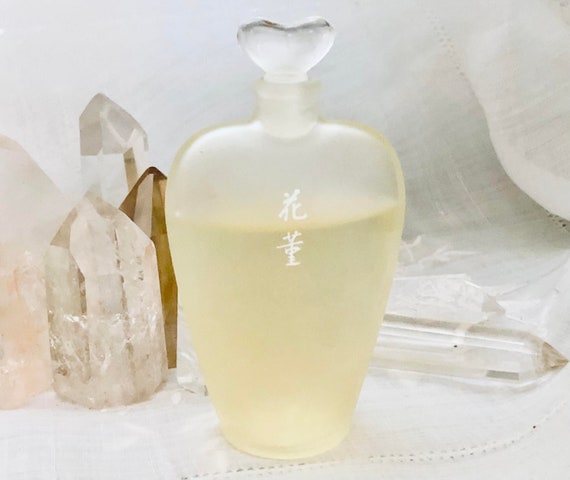 Shiseido, Hanatsubaki Kai Sumire, Violet, 50 ml. or 1.69 oz. Flacon, Parfum Extrait, 1989, Tokyo, Japan ..