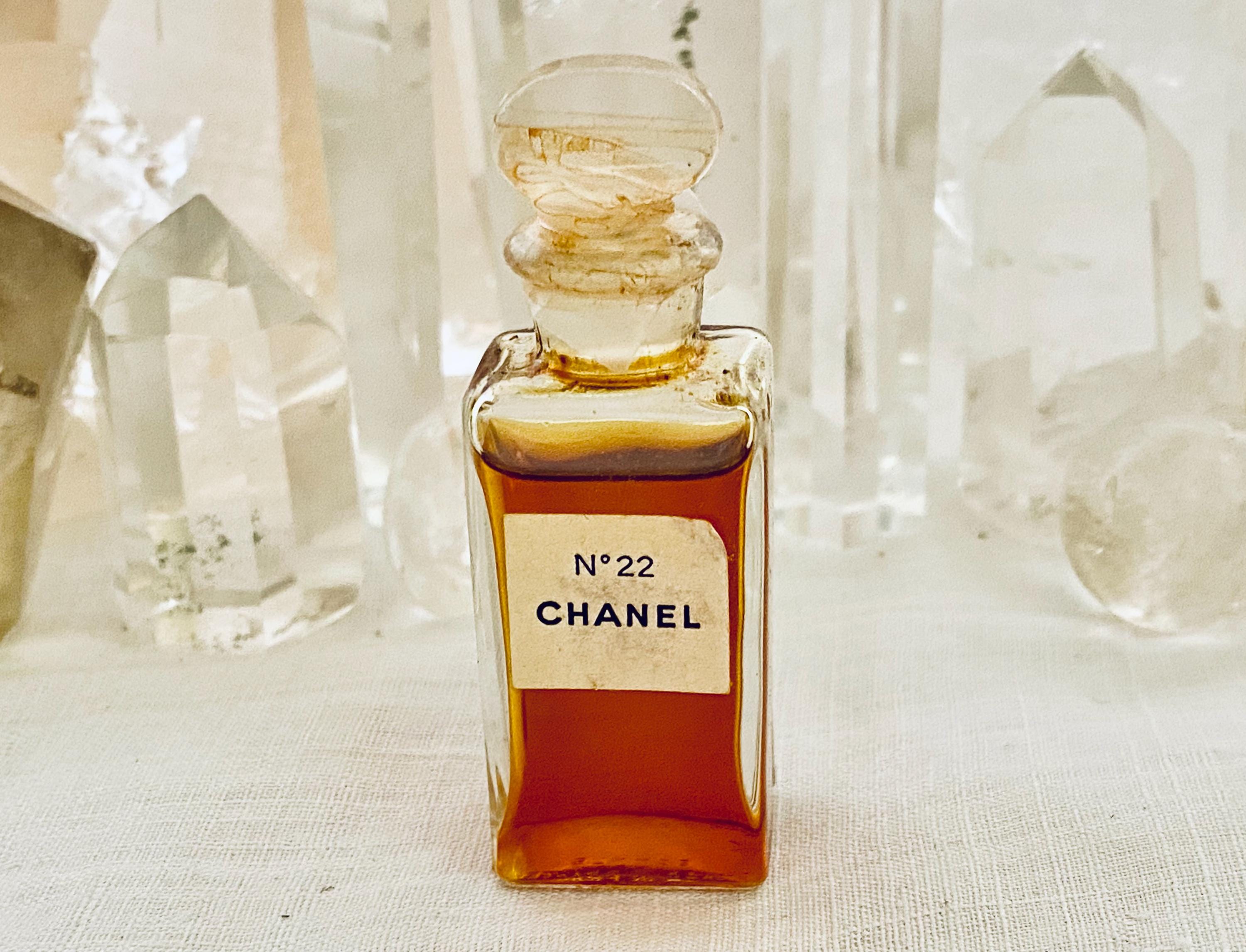 CHANEL シャネル №22 Chanel, No. 22, 7.5 Ml. or 0.25oz. Flacon, Eau De Toilette, 1923