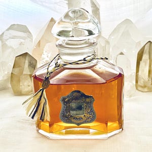 Guerlain, Santal, Sandalwood, 125 ml.  Flacon, 1879, 1915, Parfum Extrait, Flacon Carre, Paris, France ..