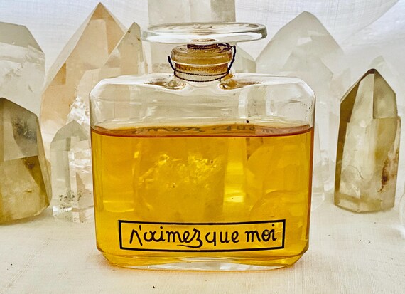 Caron, N'Aimez Que Moi, 65 ml. or 2.2 oz. Flacon, Pure Parfum Extrait, 1916, 1925, Paris, France ..