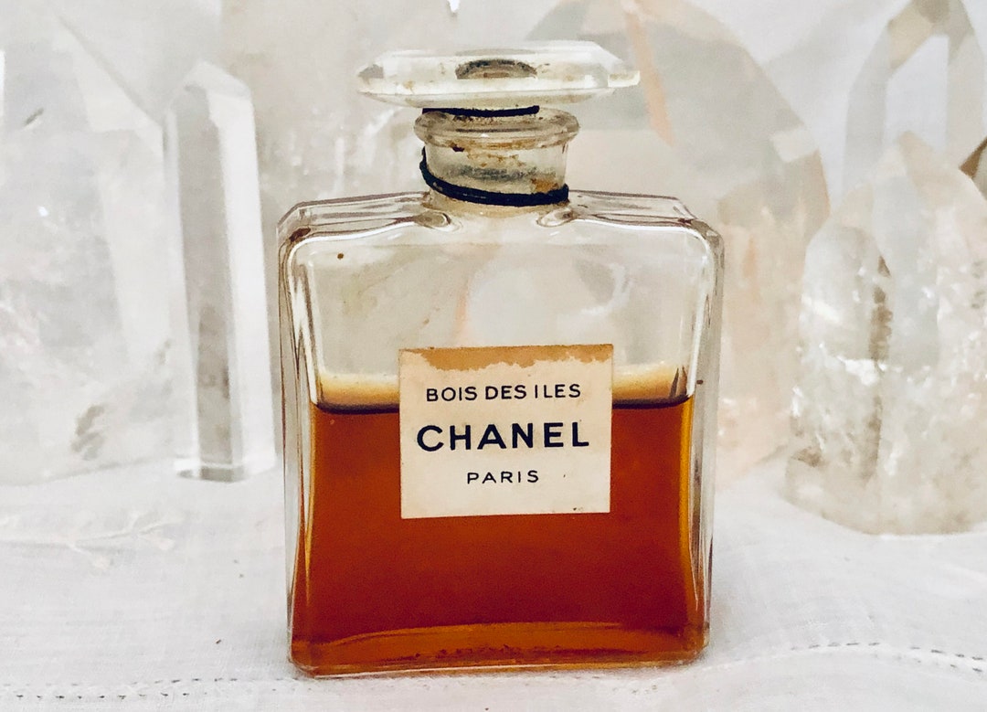 SAMPLE .. Chanel, Bois Des Iles, 'woods of the Isles', DECANTED SAMPLE