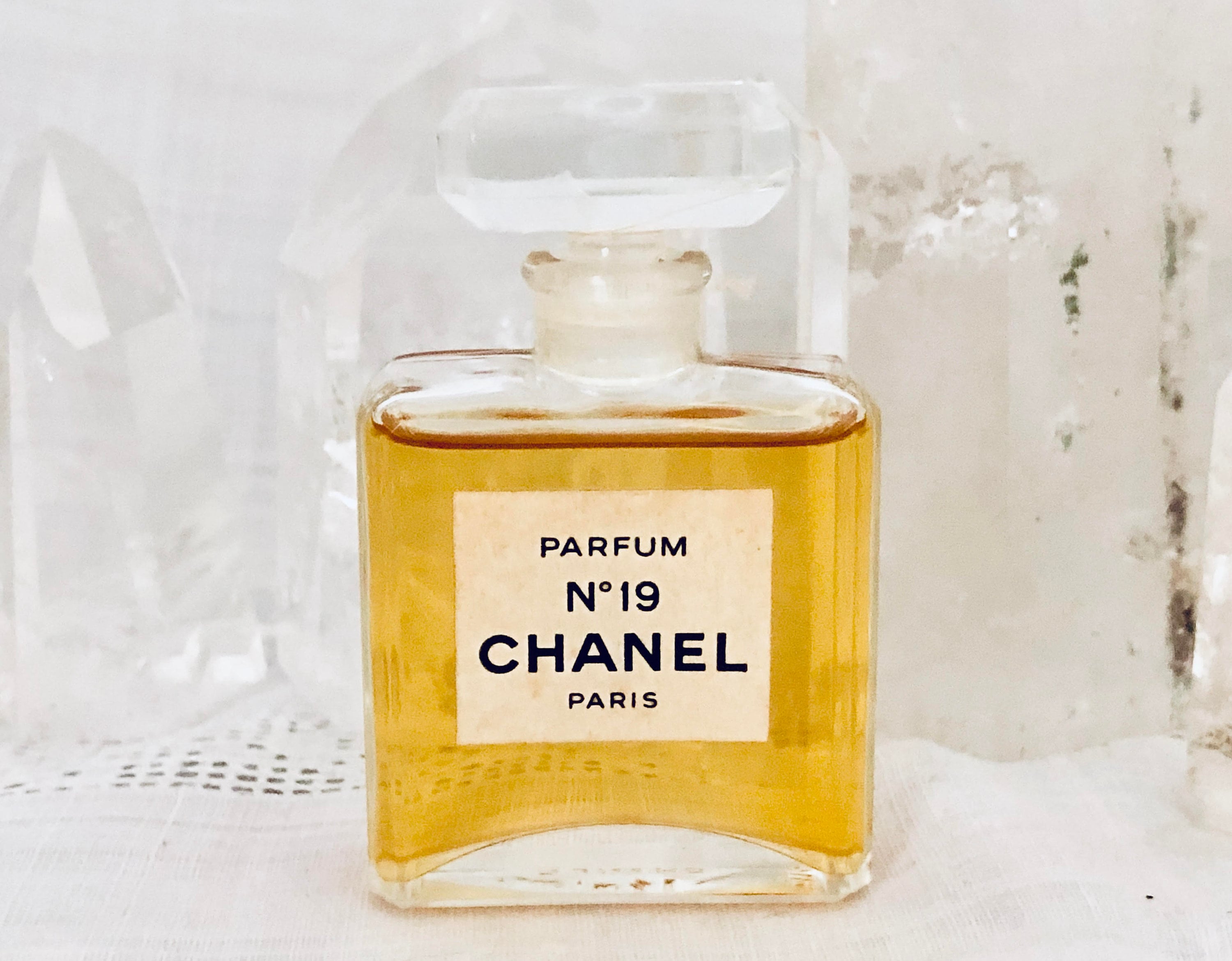 Chanel No. 19 15 Ml. or 0.5 Oz. Flacon Parfum Extrait -  Sweden