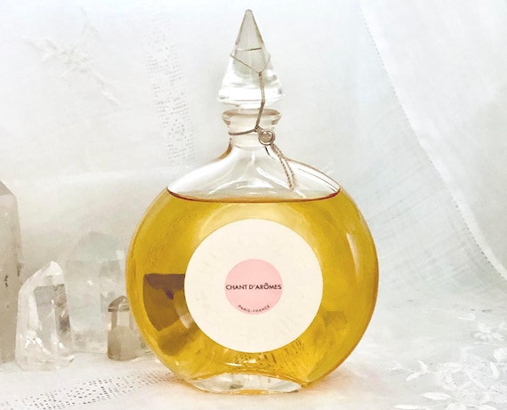 Guerlain, Chant d’Arômes, Chant D'Aromes, 'Song of Scent', 200 ml. or 6.76 oz. Flacon, Eau de Cologne, Flacon Montre, 1969, Paris, France ..