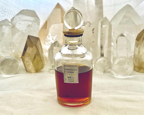 Weil, Chinchilla Royal, 30 ml. or 15 oz. Flacon, Parfum Extrait, Baccarat, 1927, Paris, France ..