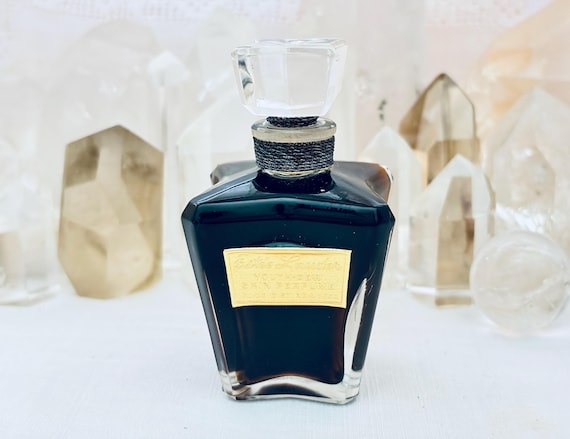 Estée Lauder, Youth Dew, Skin Perfume, 30 ml. or 1 oz. Flacon, 1953, New York, New York ..