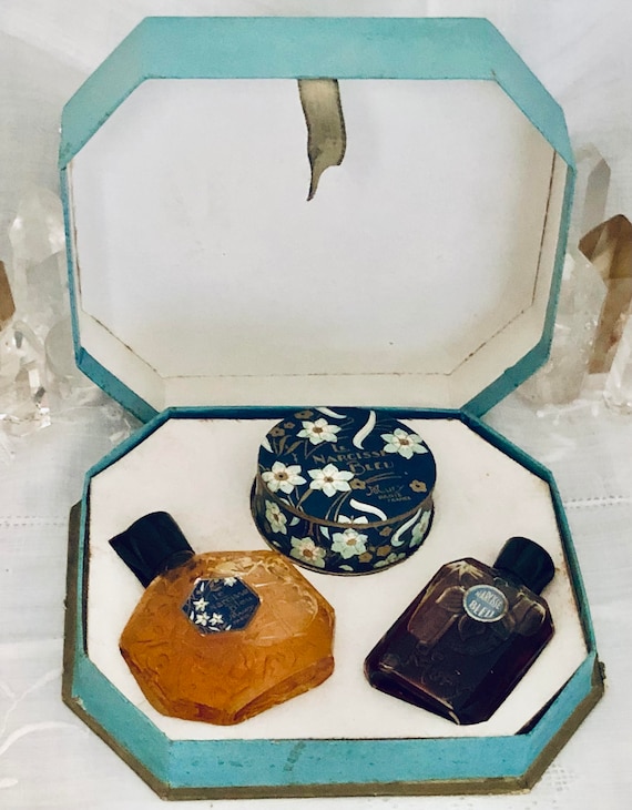 Mury, Le Narcisse Bleu, 'Blue Narcissus', Coffret Set, 15 ml. or 0.5 oz. Parfum Extrait, 25 ml. or 0.87 oz. EDC, et 1 oz. Poudre, 1920, Pari