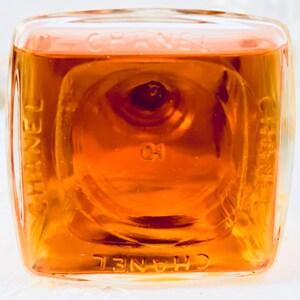 Chanel, No. 22, 240 ml. or 85 oz. Flacon, Eau de Toilette, 1923, 1940, Paris, France .. bild 18