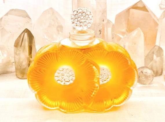 READ .. Nina Ricci, Eau de Fleurs, 48 ml. or 1.6 oz. Flacon, Eau de Toilette, 1975, Lalique, Paris, France ..