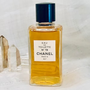 Chanel, No. 19, 118 ml. or 4oz. Flacon, Eau de Toilette, 1970, Paris, France .. image 1