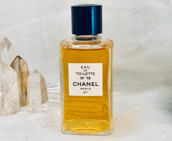 CHANEL NO. 19 FRAGRANCE REVIEW  GREEN, BITTER, GALBANUM STAR 