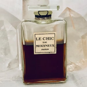 Molyneux, Le Chic, &#39;Chic&#39;, 50 ml. or 1.69 oz. Flacon, Parfum Extrait, 1927, Paris, France ..