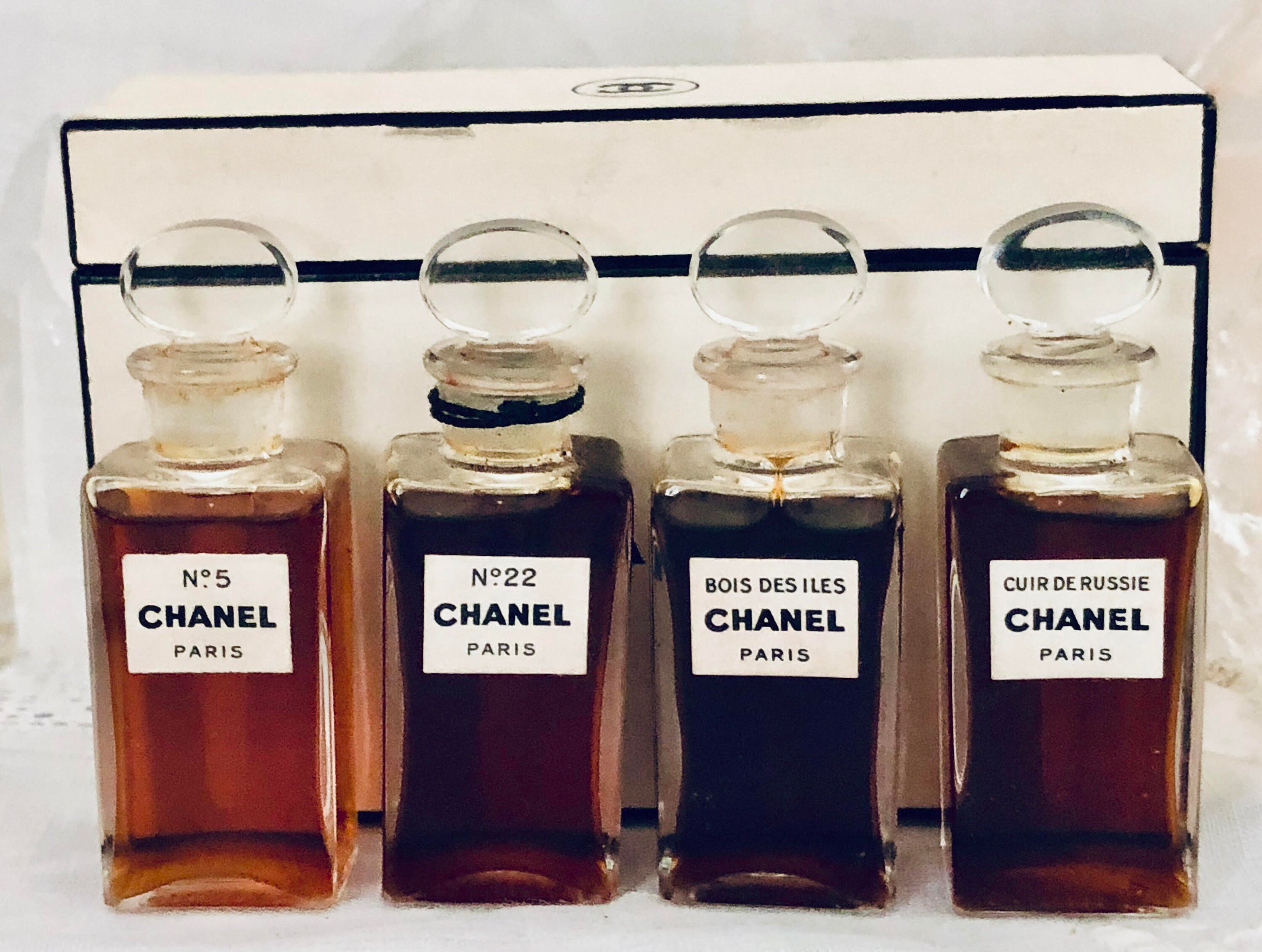 Chanel No. 22 Perfume Vintage Bottle & Box BINの公認海外通販｜セカイモン