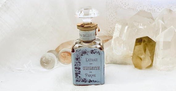 Roger & Gallet, Essence de Violette de Parme, 'Essence of Parma Violet' 40 ml or 1. 4 oz. Flacon, Parfum Extrait, 1880, 1925, Paris, France