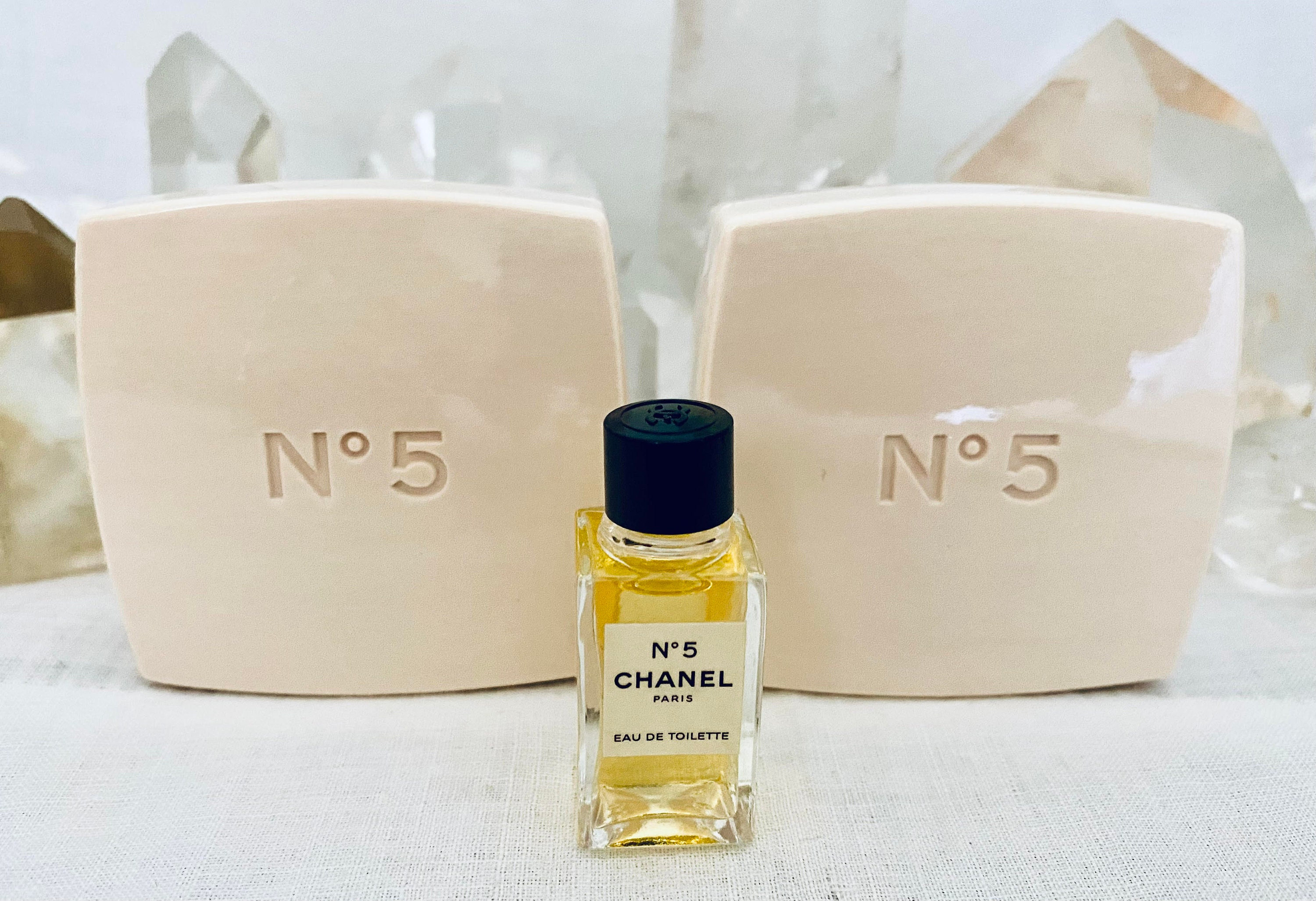 Chanel No 5 edc 246 ml. Rare, vintage 1960. Sealed bottle. Box without