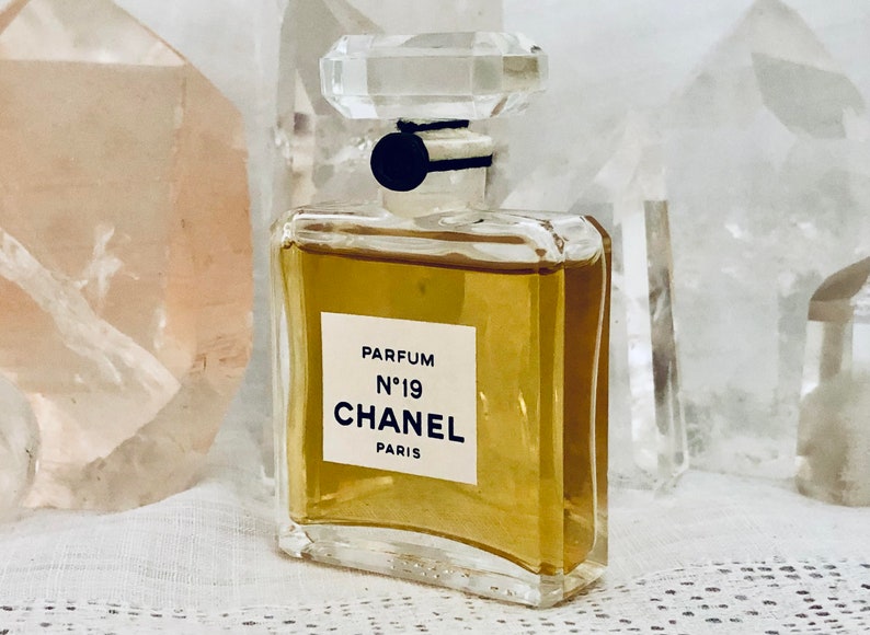 Chanel, No. 19, 15 ml. or 0.5 oz. Flacon, Parfum Extrait, 1970, Paris, France .. image 7