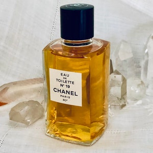 Chanel, No. 19, 118 ml. or 4oz. Flacon, Eau de Toilette, 1970, Paris, France .. image 3